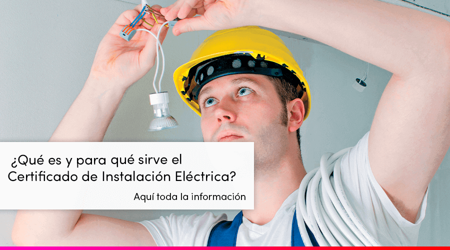 Electricista arreglando algo