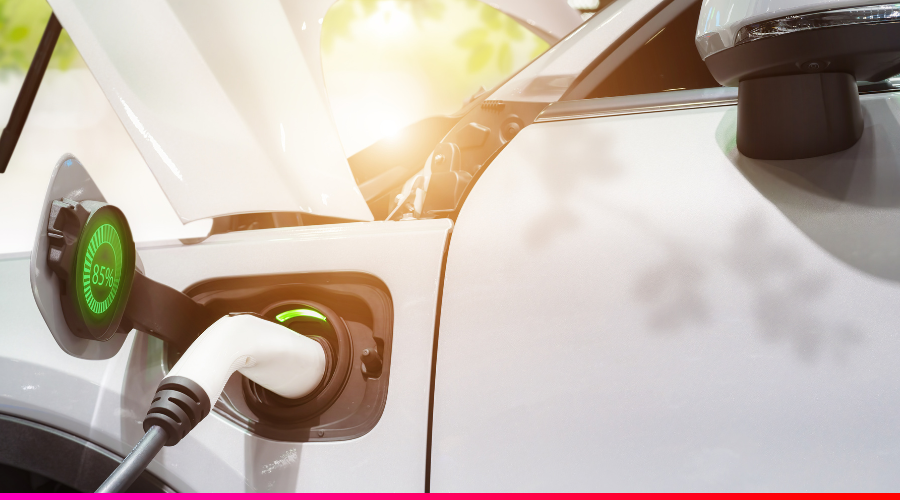 estación de recarga de vehículos eléctricos alimentada con energía 100% renovable